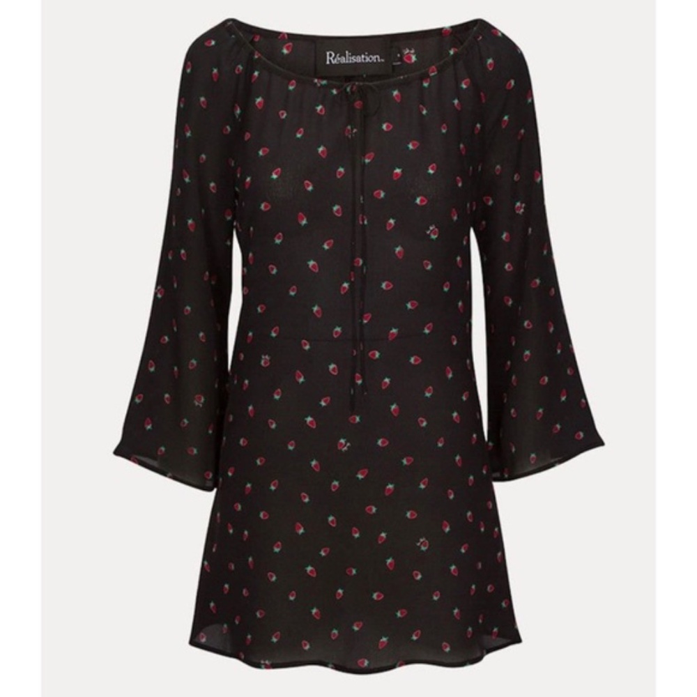 réalisation par dress the luna in black strawberry
